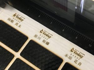 ネイルサロンのヒノキの名札