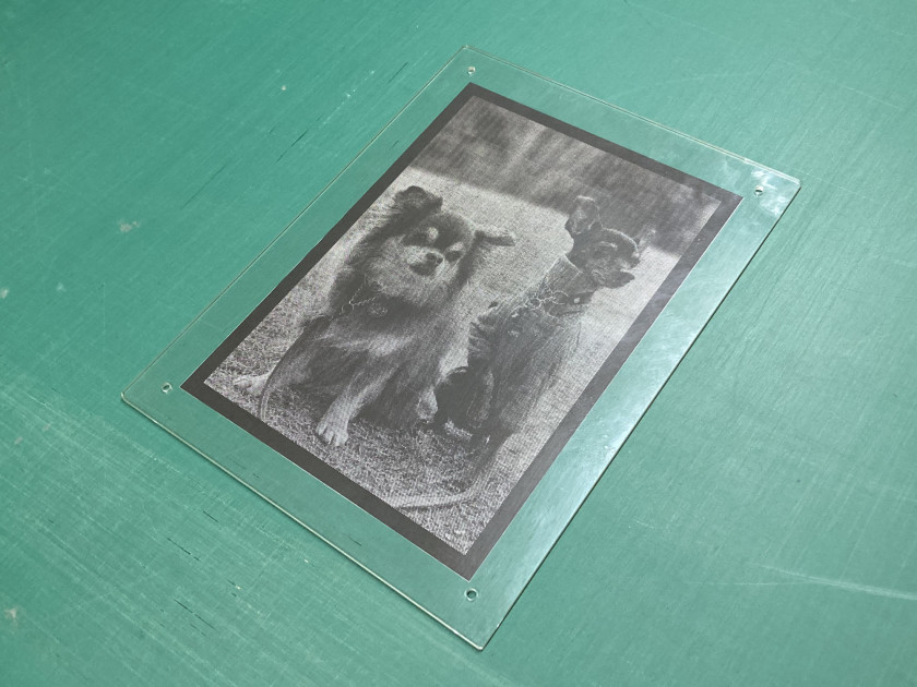 ペット　犬　画用紙　レーザー彫刻
写真