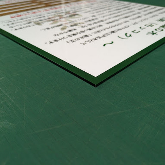 印刷シートを裏面まで巻き込んいるアルミ複合板看板を製作