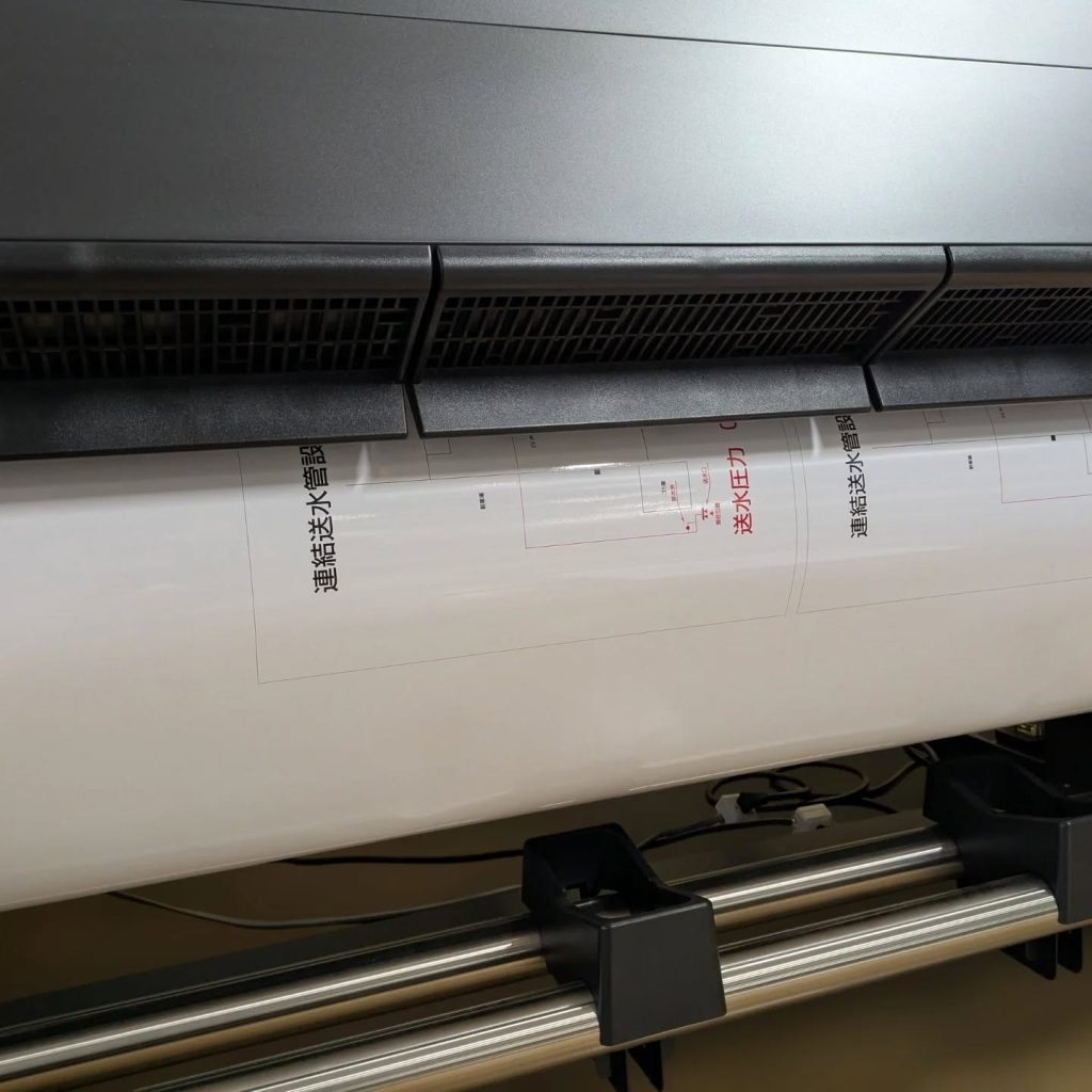 インクジェットで印刷してれ決送水管配置図のアルミ複合板看板を製作